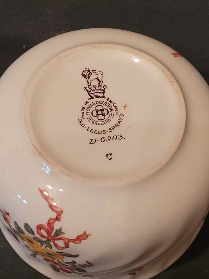 Old Royal Doulton Old Leeds Sprays Sugar Bowl