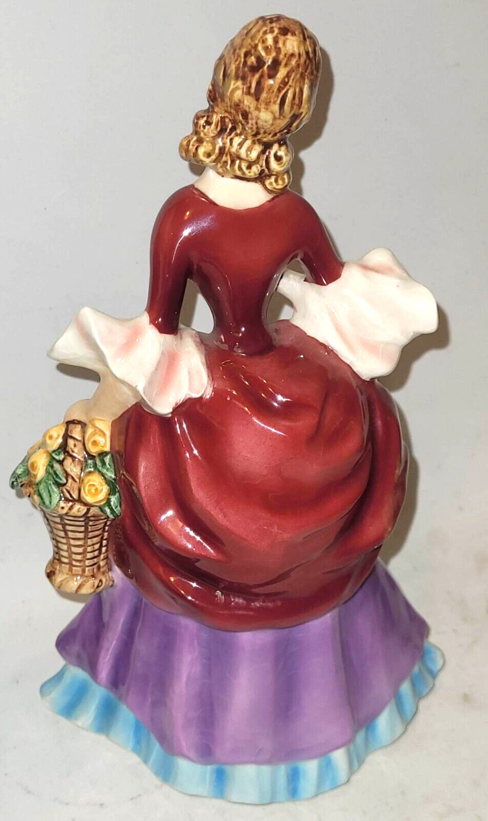 GOEBEL FIGURINE  BEAUTIFUL LADIES OF FASHION