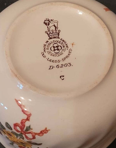Reference screenshot of the Royal Doulton Old Leeds Sprays D6203 floral sugar bowl listing