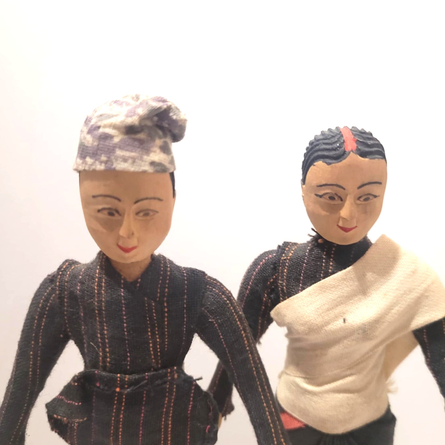 Vintage Nepalese Wooden Folk Art Dolls Traditional Village Couple 8" figurine