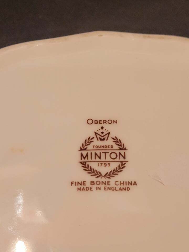 Minton oberon wavy edged bowl dish serving bowl 8" bone china England