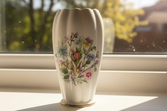 Vintage Aynsley Fine Bone China wild tudor fluted Vase 6.5"