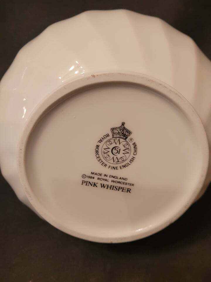 Royal Worcester PINK WHISPER Large Jug pitcher 1 PINT Bone China  England