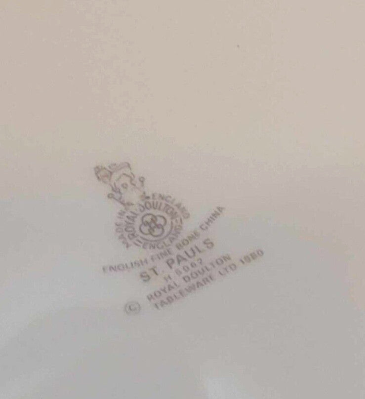 Royal Doulton St Pauls 10.5" dinner plate bone china England
