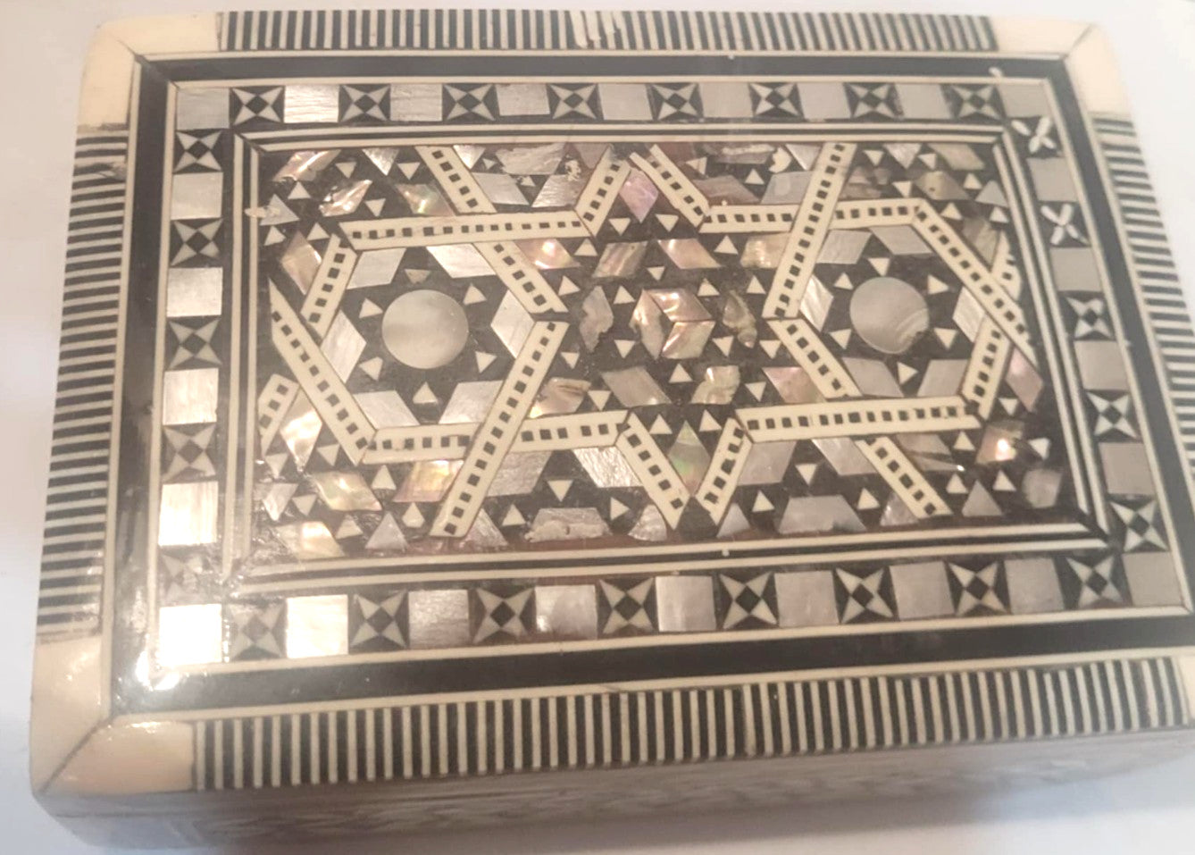 Decorative Middle Eastern Inlaid Wooden Playing Card Box Red Felt Interior