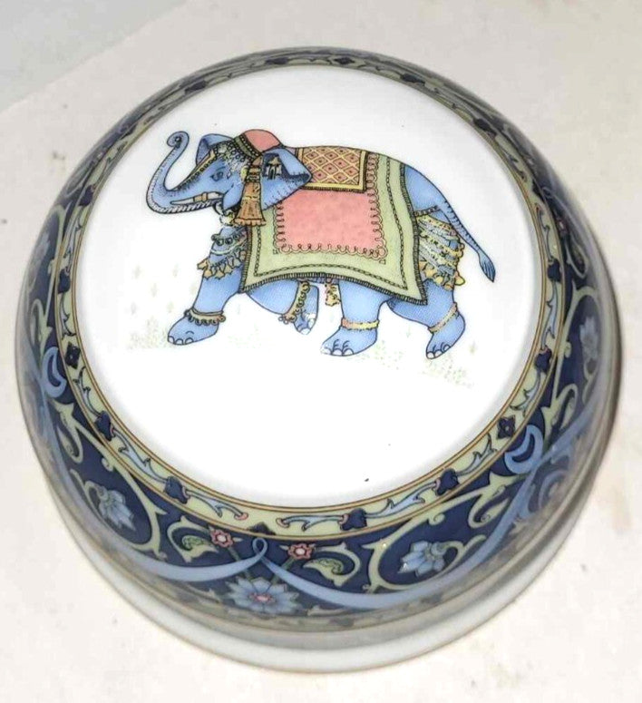 Wedgwood bone china  Blue Elephant Domed Paperweight Felt Base