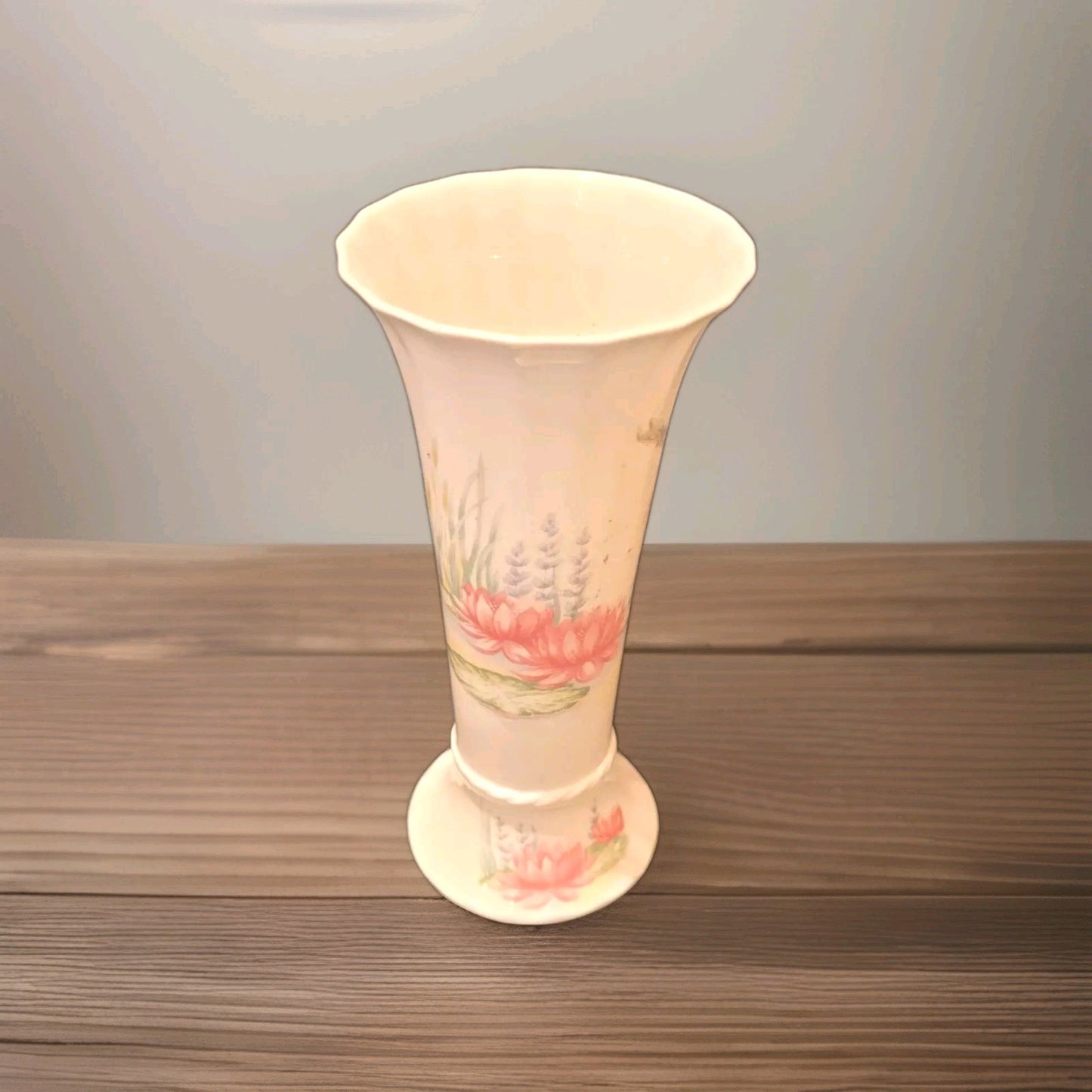 Aynsley Bone China Lily Pond 5” Tall  FLUTED VASE LILLY POND