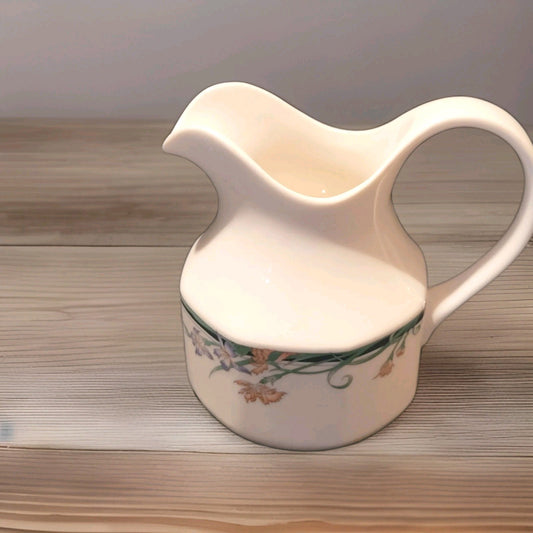 Royal Doulton juno Milk Jug 1/2 pint 80's retro