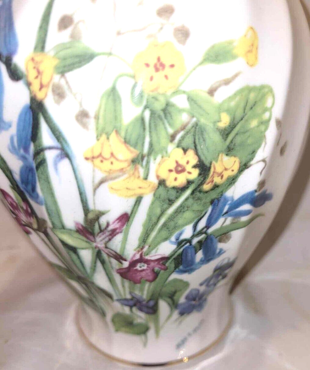 Jean Evans, st clears Wales Glyn-coch designs spring flowers lidded jar