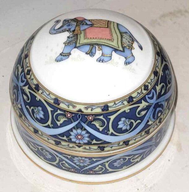 Wedgwood bone china  Blue Elephant Domed Paperweight Felt Base