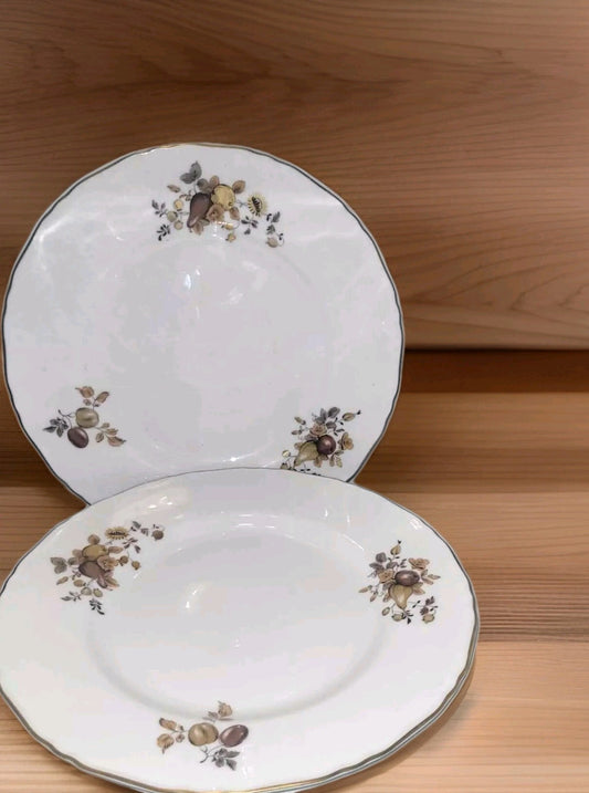 2x Royal Worcester golden harvest dinner plates 10"