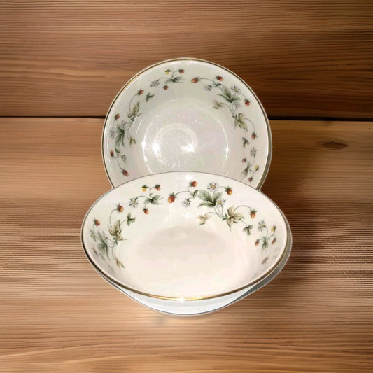 1977 Royal Doulton Strawberry Cream  5" Soup dessert Cereal Bowl x 2