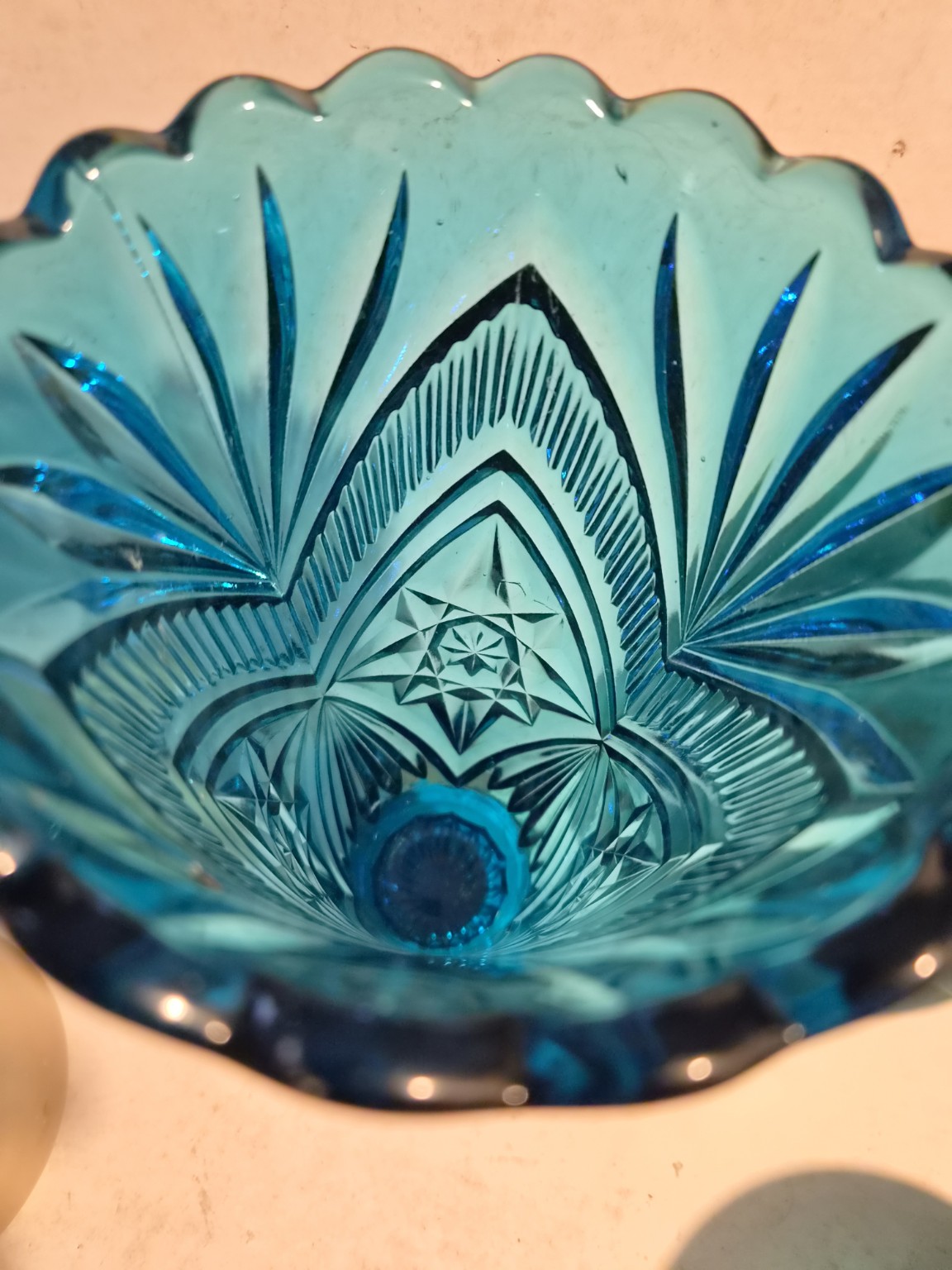 Vintage Turquoise Blue Pressed Glass Pinwheel Starburst Pedestal Vase – 9.5"