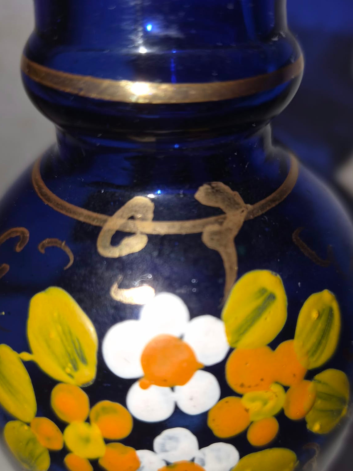 Vintage Cobalt Blue Glass Bud Vase with Hand-Painted Flowers & Gilt Detail – 6"